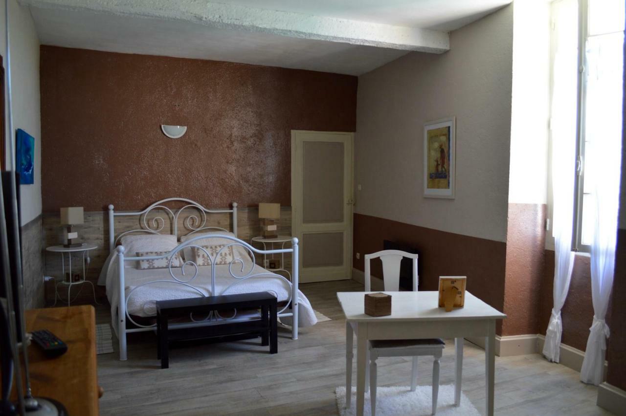 Le Prieure Bed & Breakfast Saint-Pey-de-Castets Екстериор снимка