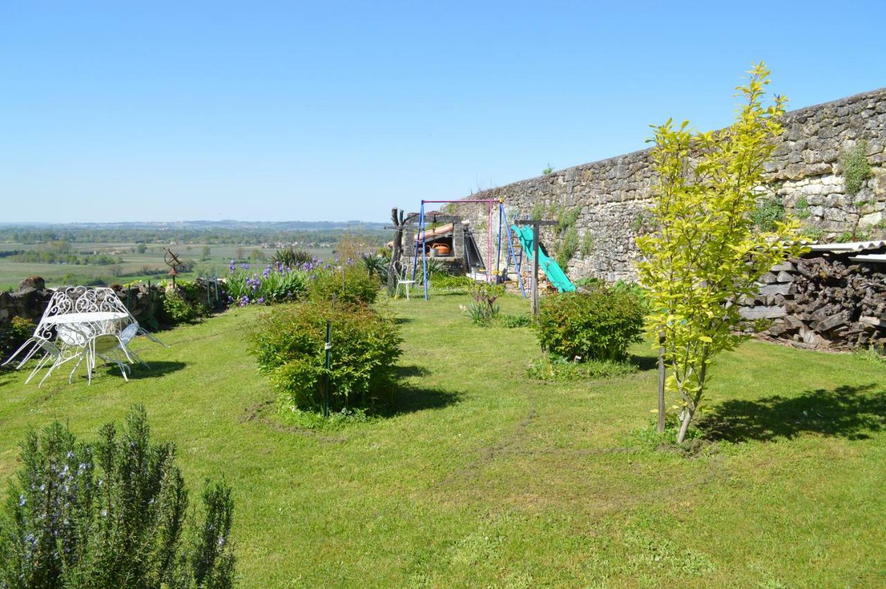 Le Prieure Bed & Breakfast Saint-Pey-de-Castets Екстериор снимка